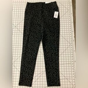 NWT Westbound Women’s Size SR Gray Leopard Essential High Rise Skinny Leggings